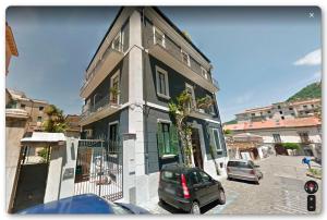 a building with a car parked in front of it at B&B Palazzo Di Florio in Cava deʼ Tirreni