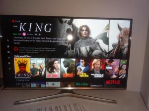 una TV con un sacco di film sopra di Mulberry Lodge a Blarney