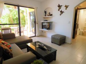 A seating area at Nautibeach Beach Front Condos in North Beach