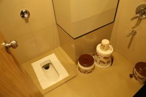 Fotografie z fotogalerie ubytování HOTEL MADNI ROYALE (50 Mtrs from Dargaah), Ajmer v destinaci Adžmér + 55 fotografií