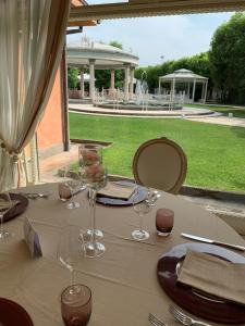 Restoran või mõni muu söögikoht majutusasutuses Hotel Ristorante Borgo Antico