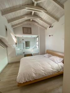 Postel nebo postele na pokoji v ubytování Arachova Vip smart chalet-Villa Eva 1