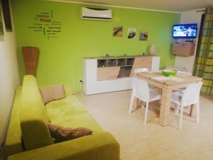 Telewizja i/lub zestaw kina domowego w obiekcie Relax house