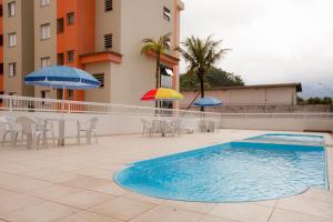 Swimmingpoolen hos eller tæt på Apto Ubatuba Condomínio Sun Way Piscina Churrasqueira