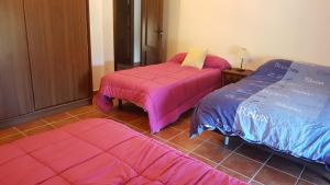 A bed or beds in a room at cortijo la laguna