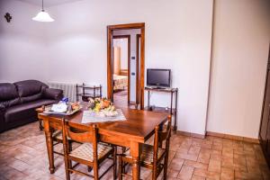 A television and/or entertainment centre at Agriturismo Il Falco