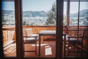 Widok na góry z tego aparthotelu