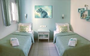 Кровать или кровати в номере Haris Hotel Apartments and Suites