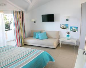 Afbeelding uit fotogalerij van Haris Hotel Apartments and Suites in Paralia Vrachou