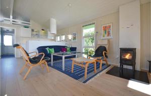Posedenie v ubytovaní Nice Home In Ebeltoft With House Sea View