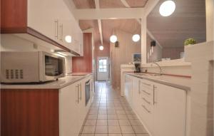 Η κουζίνα ή μικρή κουζίνα στο Holiday Home Trinnesvej Rømø Xi