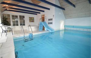 Bazén v ubytování Nice Home In Vggerlse With Sauna nebo v jeho okolí