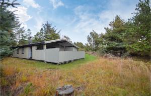 Fotografie z fotogalerie ubytování Three-Bedroom Holiday Home With A Fireplace In Rømø v destinaci Bolilmark