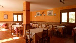 a restaurant with tables and chairs in a room at Treselcorral in Sotres
