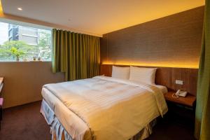 Postel nebo postele na pokoji v ubytování Goodmore Hotel