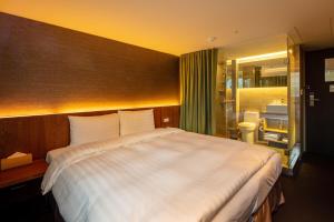 Postel nebo postele na pokoji v ubytování Goodmore Hotel