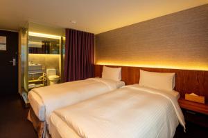 Postel nebo postele na pokoji v ubytování Goodmore Hotel