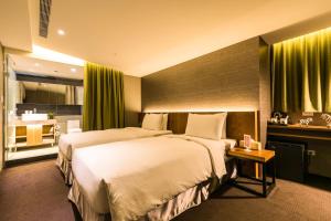 Postel nebo postele na pokoji v ubytování Goodmore Hotel