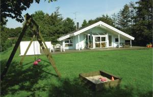 Zahrada ubytování Holiday Home Gulspurvevænget Humble V
