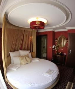 Un ou plusieurs lits dans un hébergement de l'établissement Salinas Istanbul Hotel