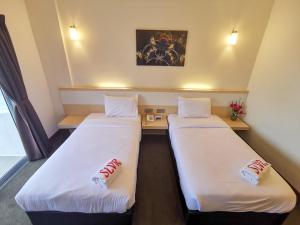 SERDANG LAKE VIEW RESORT客房内的一张或多张床位