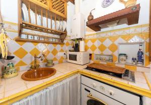 Kuchyň nebo kuchyňský kout v ubytování CASA EL CANTÓN