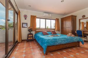 a bedroom with a bed and a large window at VIEWBOR VILLA - PATTAYA HOLIDAY HOUSE WALKING STREET 4 bedrooms in Pattaya South +35 photos