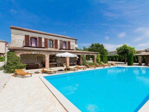 Bazén v ubytování Villas Aurelia nebo v jeho okolí