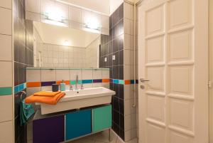 Ett badrum på Patrik's Budapest Center Apartment