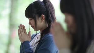a woman holding her hand up to her face at Kyukamura Iwate-Amiharionsen in Shizukuishi