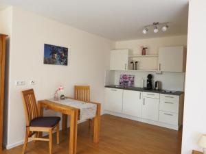 a kitchen and dining room with a table and chairs at Villa Mandelblüte in Gleiszellen-Gleishorbach