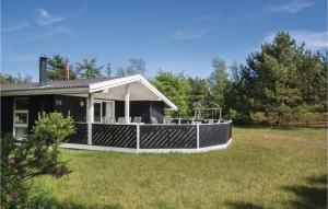 a small house with a deck in a yard at Holiday Home Piledybet Humble Xi in Humble