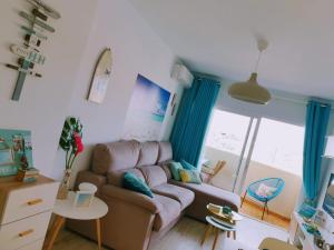 Ein Sitzbereich in der Unterkunft Benal-beach Marina Deluxe