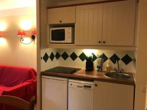 Dapur atau dapur kecil di Studio 4 personnes Villa Maldagora Ciboure (St jean de Luz/Soccoa)