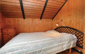 a bedroom with a bed in a wooden ceiling at Gorgeous Home In Sydals With Wifi in Skovbyballe