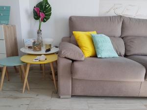 Ein Sitzbereich in der Unterkunft Benal-beach Marina Deluxe