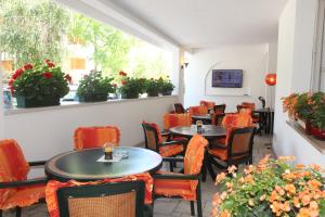 Телевизор и/или развлекательный центр в Hotel Gran Venere Beach 3 Superior