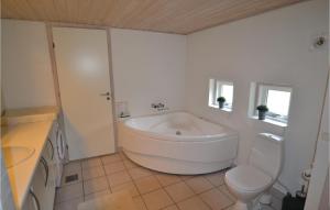Ένα μπάνιο στο Holiday Home Blokhus 49