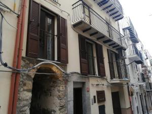 Budynek, w którym mieści się apartament
