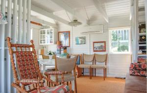 Χώρος καθιστικού στο One-Bedroom Holiday Home In Sjolund