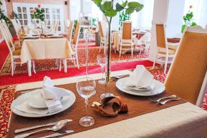 A restaurant or other place to eat at Hotel Ostrov