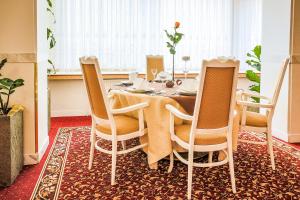 A seating area at Hotel Ostrov