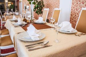 A restaurant or other place to eat at Hotel Ostrov