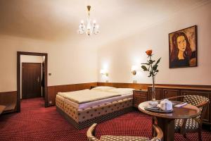 A bed or beds in a room at Hotel Ostrov