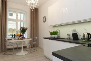 Kuchyňa alebo kuchynka v ubytovaní KDRO Apartment Rynek