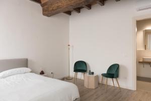 A bed or beds in a room at Residenza Giulio Romano