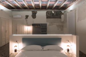 A bed or beds in a room at Residenza Giulio Romano