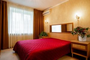 Ліжко або ліжка в номері Apartment in the Very Center of the City near the Supermarket Silpo