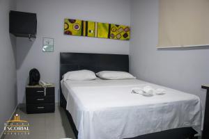HOTEL ESCORIAL PITALITO客房内的一张或多张床位
