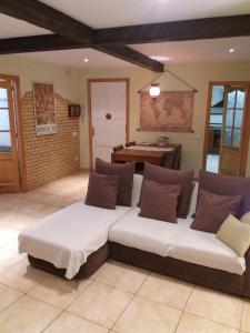 two beds sitting in a room with a table at Ventallols in Tarragona